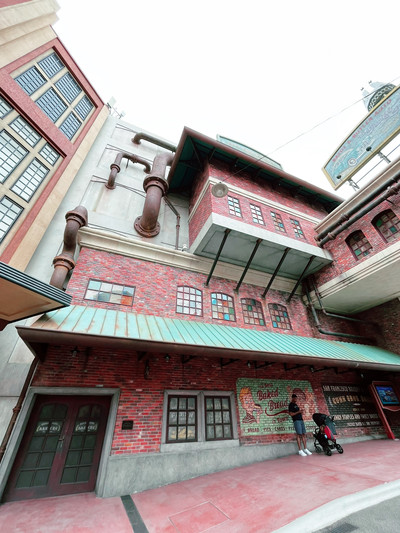 Screenshot of League of Legends' in-game keybinding settings, showcasing the recommended keybind setup for Thresh: Q for Death Sentence, E for Dark Passage, Side Mouse Button 1 for Flay, R for The Box.