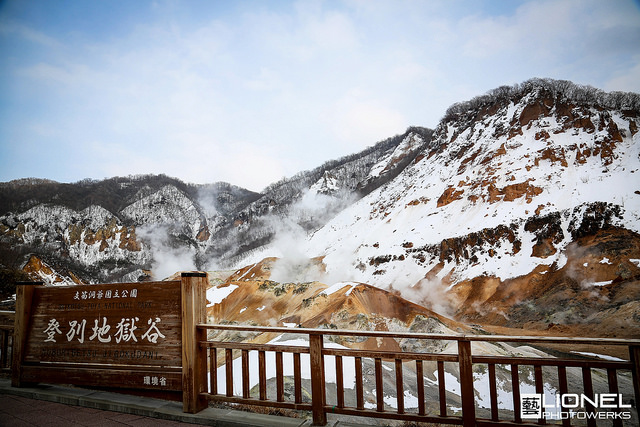 The serene and comforting ambiance of an outdoor onsen (rotenburo) at Tsuruga Besso Hinano, enveloped in a winter landscape of snow-covered trees and frosted rocks, epitomizing the Japan winter onsen experience.