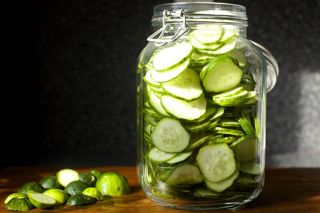 close-up mason jar fermenting green beans herbs garlic