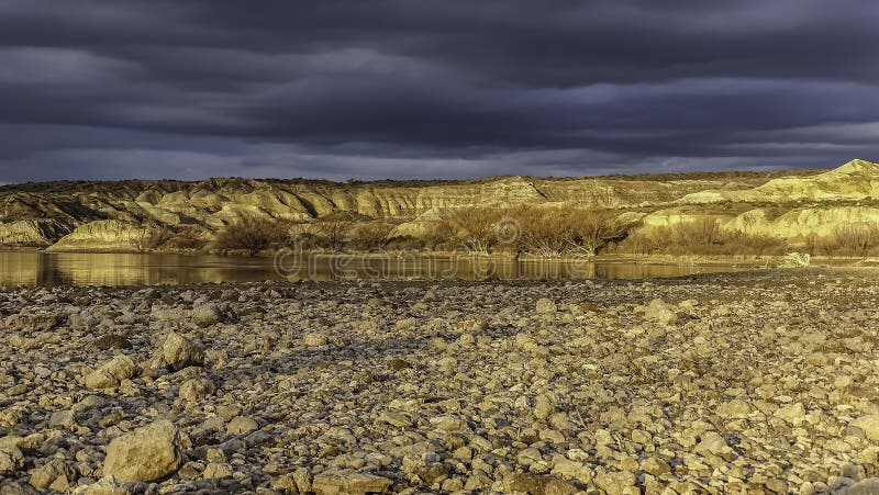 # Chasing the Light: A Photographer's Guide to Mou...