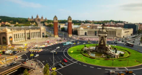 Sant Jordi Hostel communal kitchen