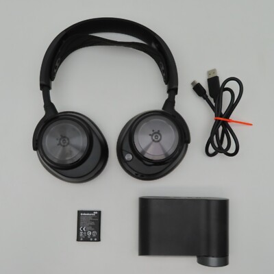 Gaming setup featuring the Arctis Nova Pro Wireless, showcasing immersion during a Cyberpunk 2077 gaming session.