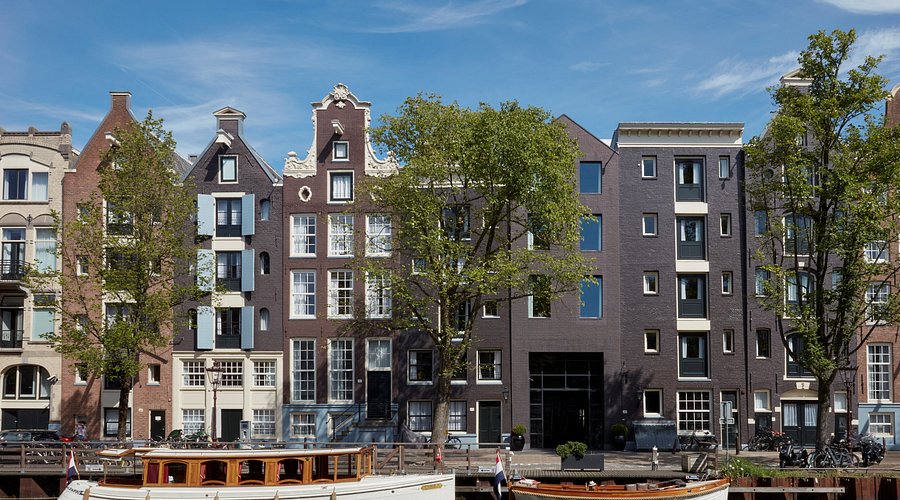 A close-up of a painting within The Pulitzer Amsterdam's collection, highlighting the intricate details and artistic style