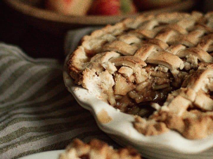 Rustic Skillet Apple Crisp with Maple Oat Toppi...