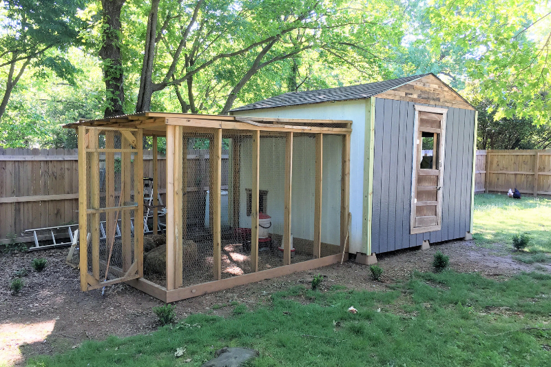 A basic chicken coop plan sketch.