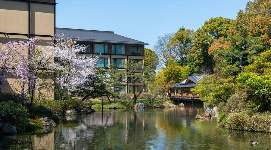 # Kyoto Through the Eyes of a Historian: Gardens,...