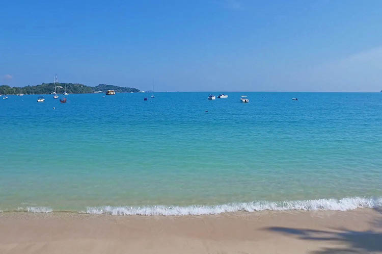 # Chasing Light: Chromotherapeutic Beach Escapes f...