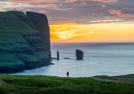 A close-up of a vibrant smoothie being prepared at a cafe; alt text describes the vibrant colors and sustainable practices of the local cafe