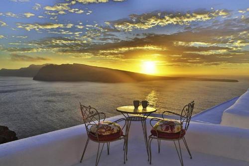 # Chasing the Santorini Sunset: A Photographer's D...