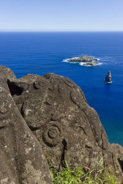 The traditional Umu earth oven, a culinary cornerstone of Rapa Nui culture. Focus on the steam rising from the oven and the vibrant colors of the ingredients. Capture the communal aspect of preparing food in this traditional way. Lighting should be warm and inviting.