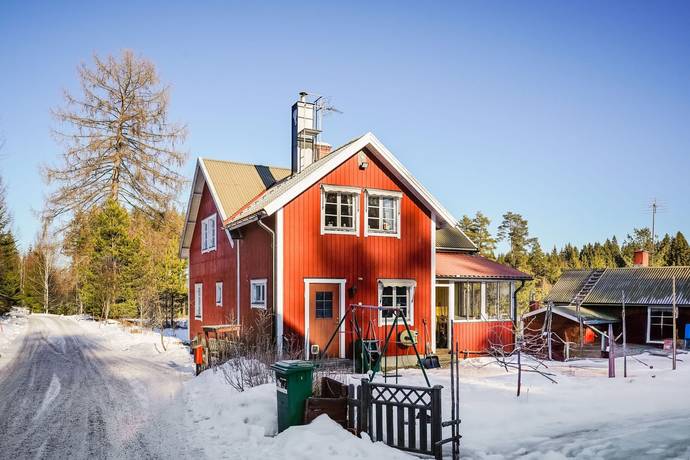 Image of a small homestead property with a garden and barn.