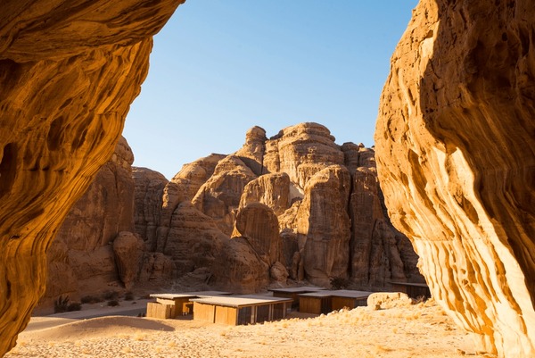 # Desert Dreams: Exploring Sustainable Architectur...