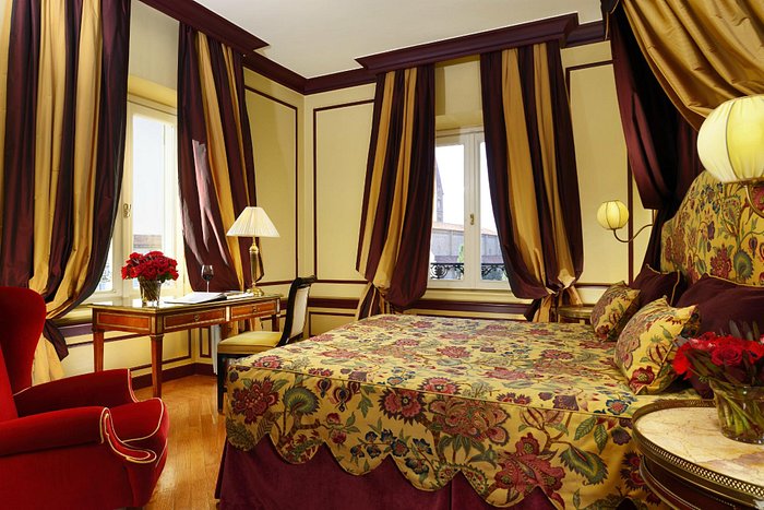# Hotel Santa Maria Novella: A Family's Florence A...