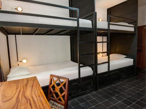 ## Mad Monkey Phnom Penh: A Budget Backpacker's Oa...