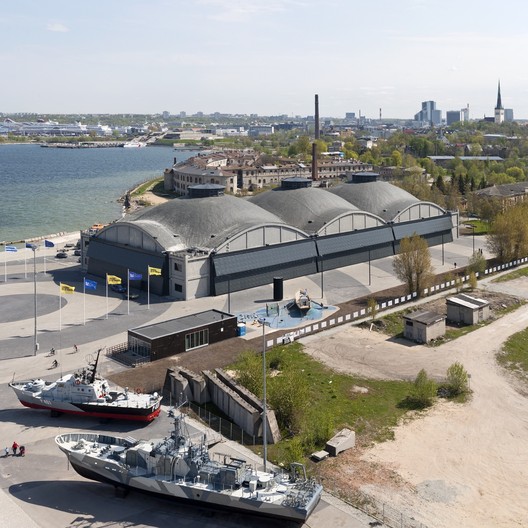 # Tallinn Through the Eyes of an Architect: Explor...