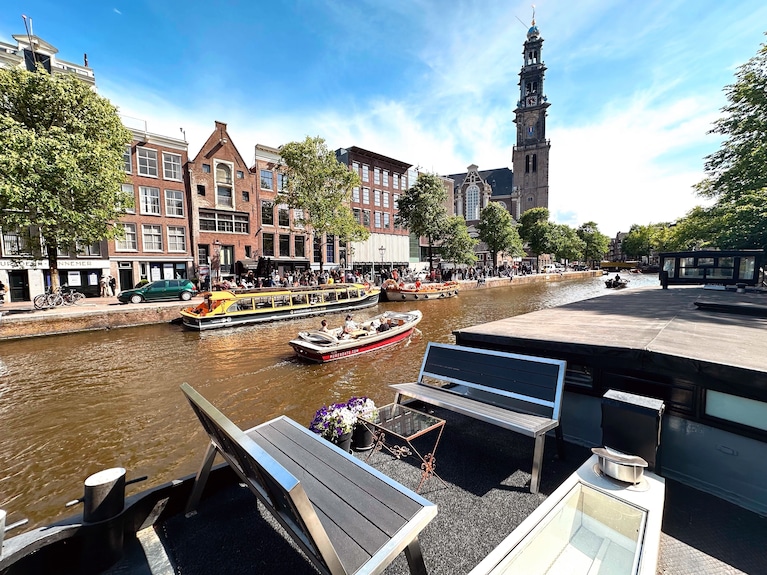 ## De Watervogel: An Amsterdam Canal Houseboat Awa...