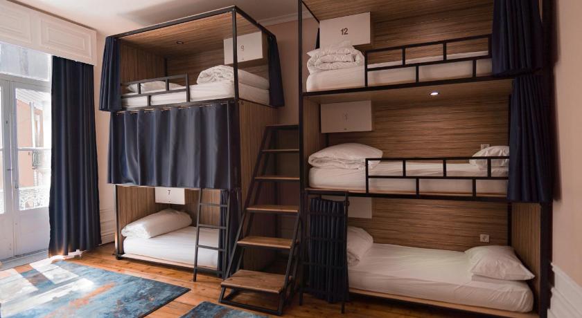 Azulejo Tile Painting at Fábrica de Azulejos Santana