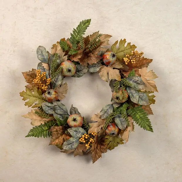 A fall themed wreath.