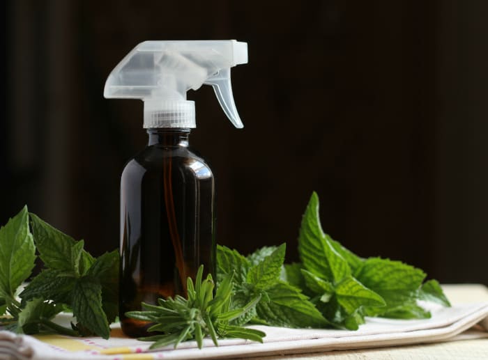 DIY Air Freshener Recipe by The Prairie Homestead