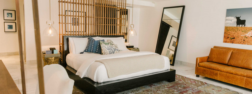 Isa Rodriguez participating in a sculpture workshop with Armando Ramirez at Hotel Matilda.