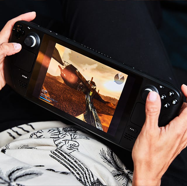 A screenshot of the negative reviews or player comments section under a Ubisoft Quartz-related announcement, with a darker tone and a broken chain symbol overlay.