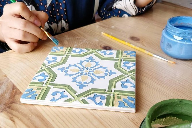 # Lisbon's Creative Pulse: A Graphic Designer's Gu...