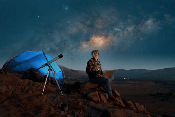 Digital Nomad with Dell XPS 15 working under the stars