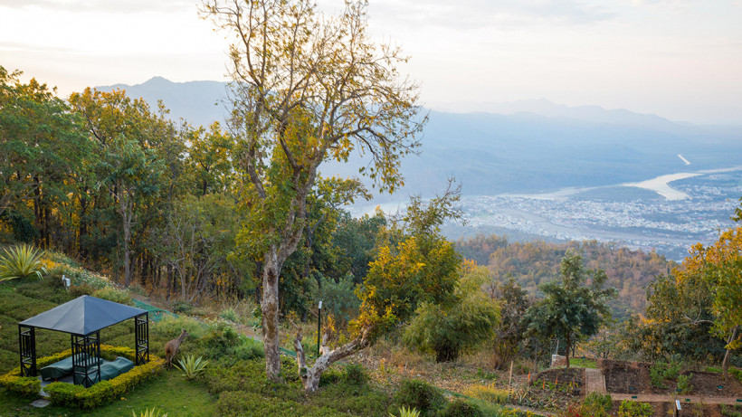 # Luxury Mountain Retreats: Digital Detox & Mindfu...