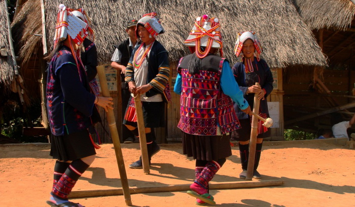 ## A Sanctuary of Culture and Conscience: Reviewin...