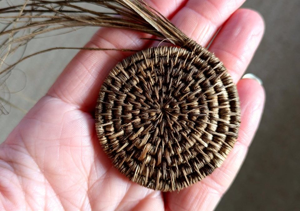 Pine Needle Baskets: A Slow & Seasonal Holiday...