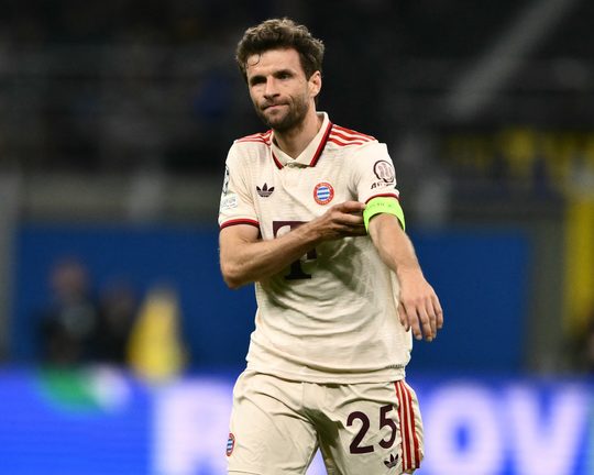 A comparison image highlighting the difference between Counter-Strike: Source and Counter-Strike 2 gameplay, focusing on the increased complexity and prominence of utility usage.