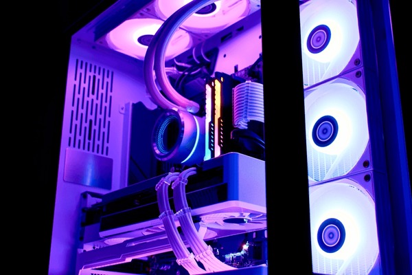 Close-up of an AMD Ryzen 5 7600X CPU, highlighting the AMD logo and the CPU architecture details.