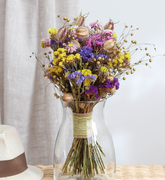 Dried flower bouquet