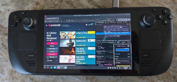 A clean, well-designed graphic comparing the popularity of gaming on Windows vs. Linux over the last few years.