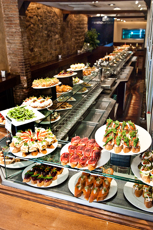 A group on a GuruWalk tour, admiring Gaudi architecture