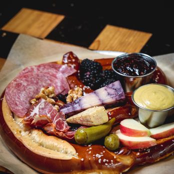 # Asheville: A Weekend Escape for the Crafty, Adve...