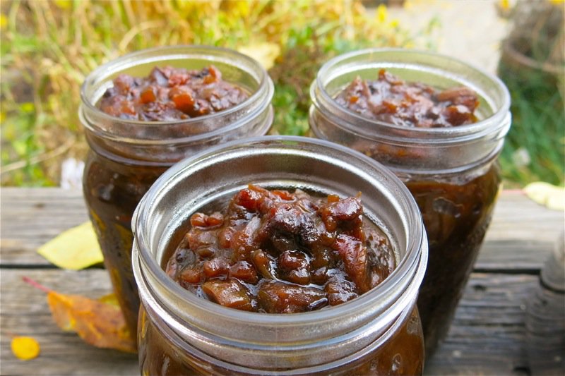 Image of apple chutney in canning jars.
