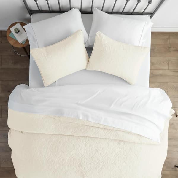 Winter-Ready Linens: Preparing Your Home for Co...